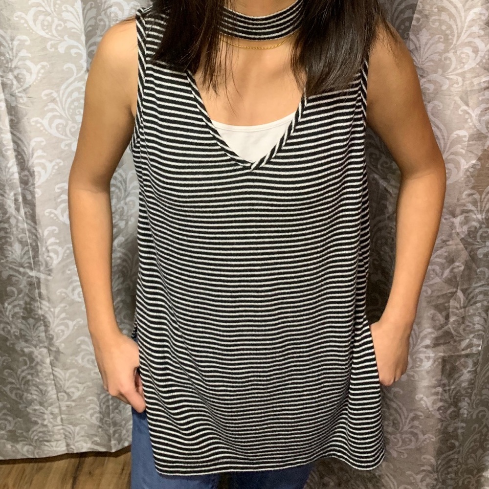 Medium sleeveless shirt
